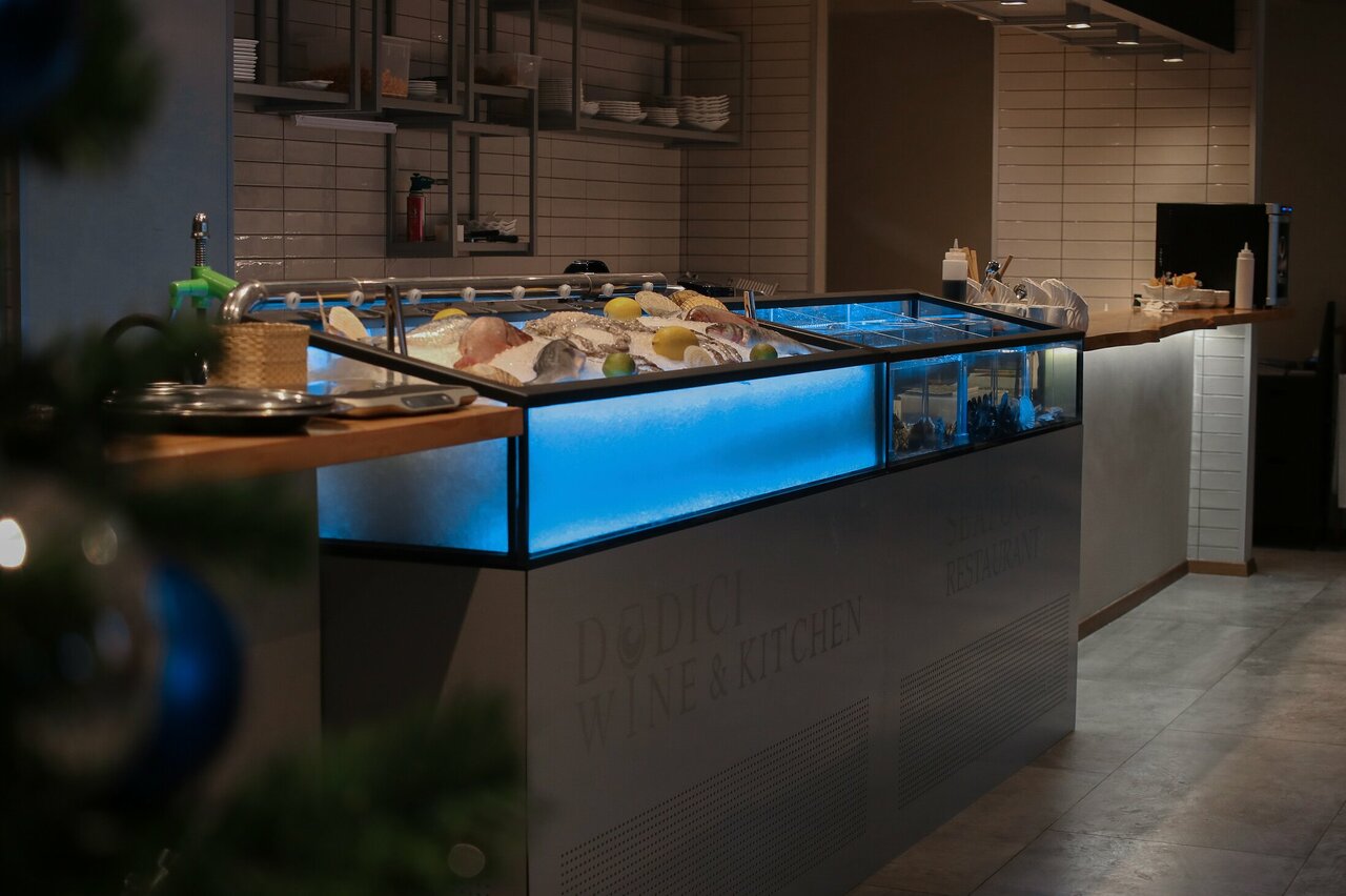 Зал — Dodici Seafood