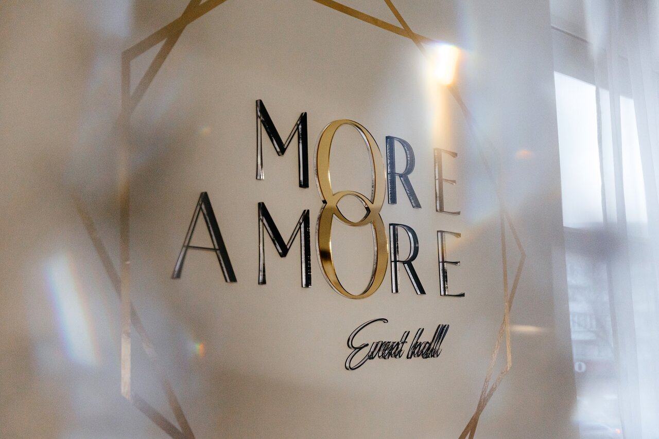 Зал — More Amore