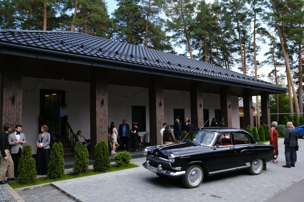 Зал — Лесной