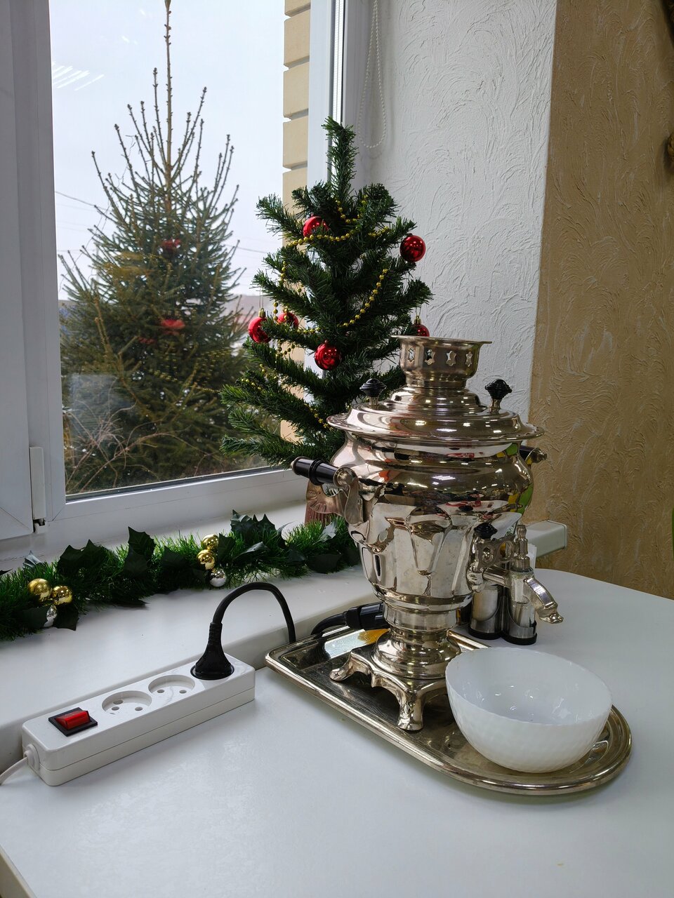 Зал — Самовар