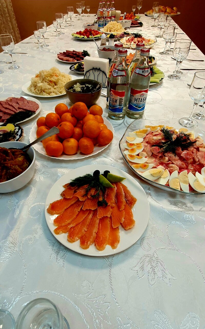Зал — Счастье есть