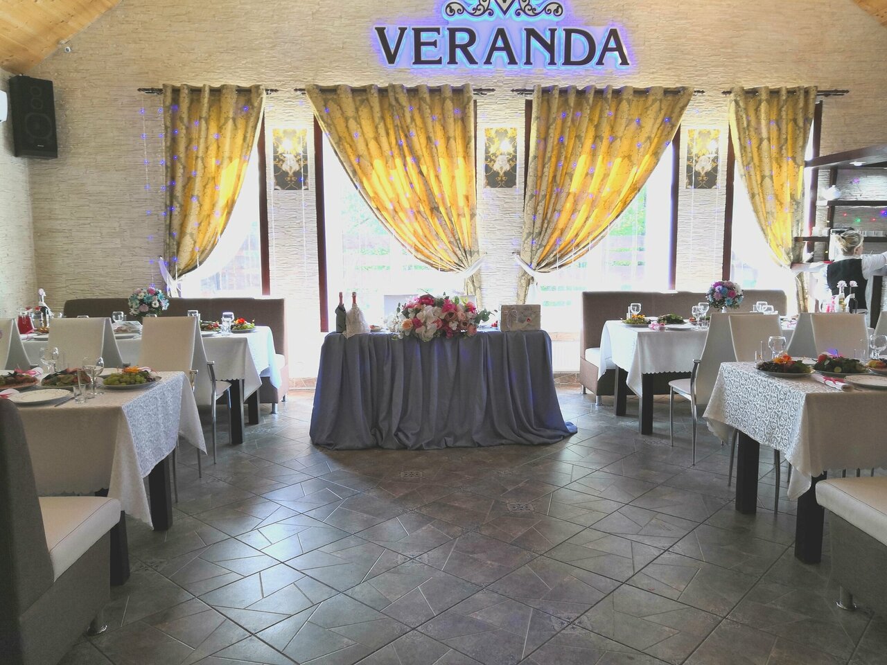 Зал — Veranda