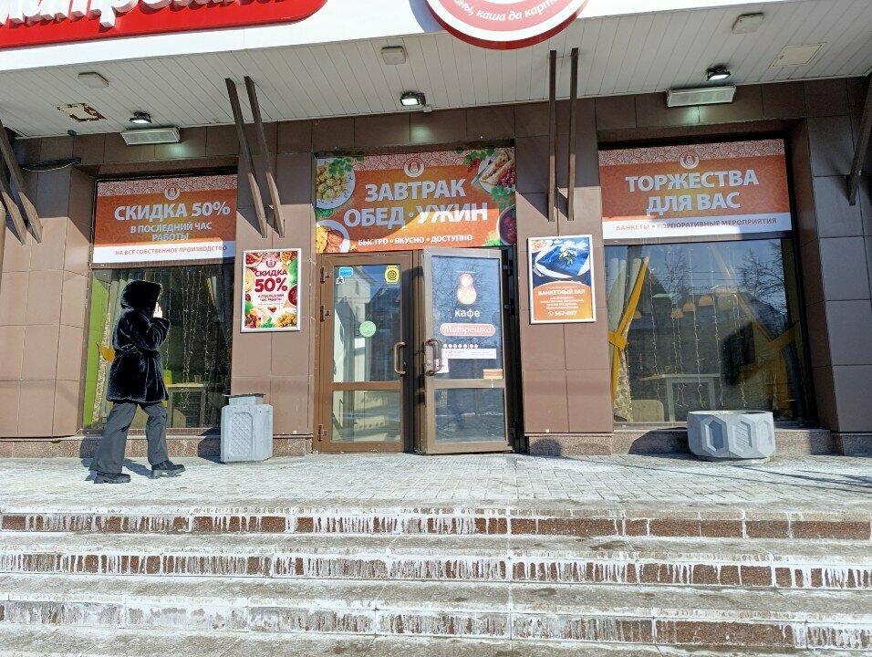 Зал — Невский