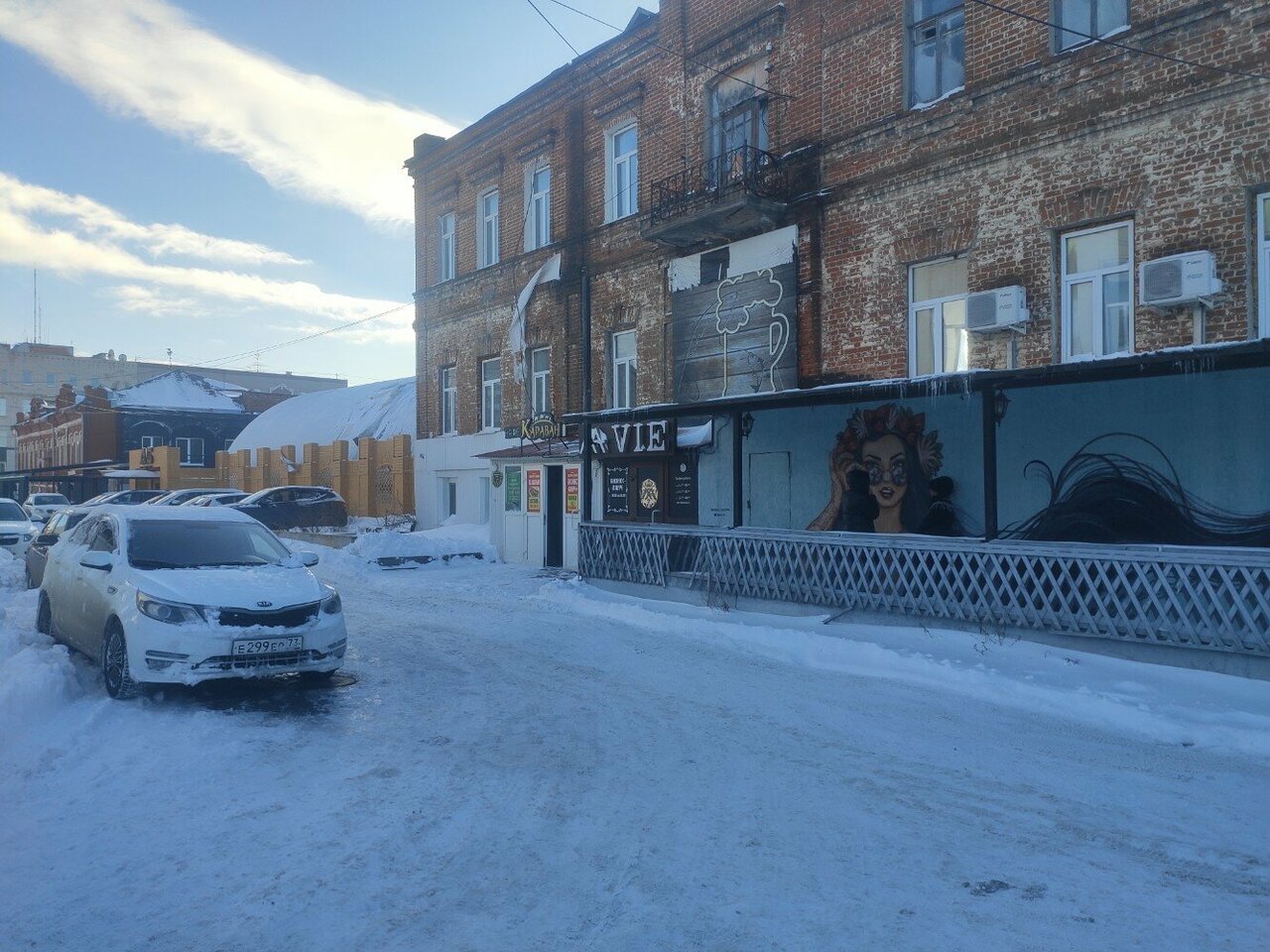 Зал — Караван