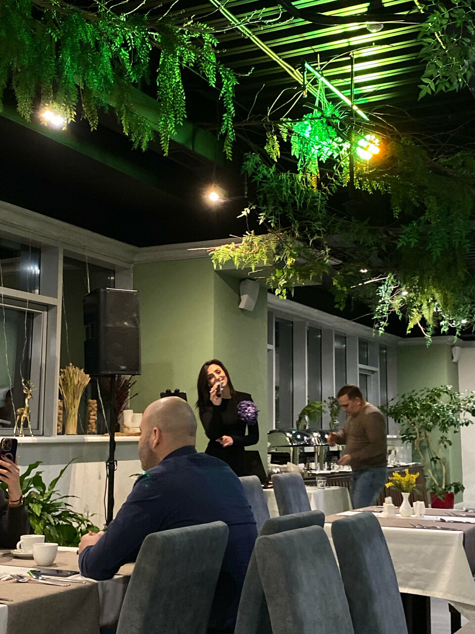 Зал — Форрест