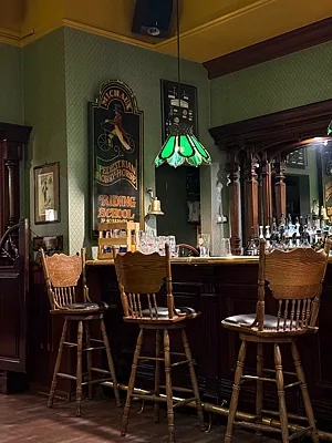 The London Pub, Зал — фото