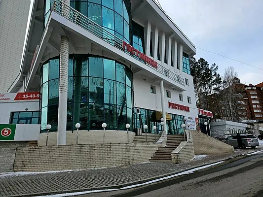 У Истока, Зал — фото