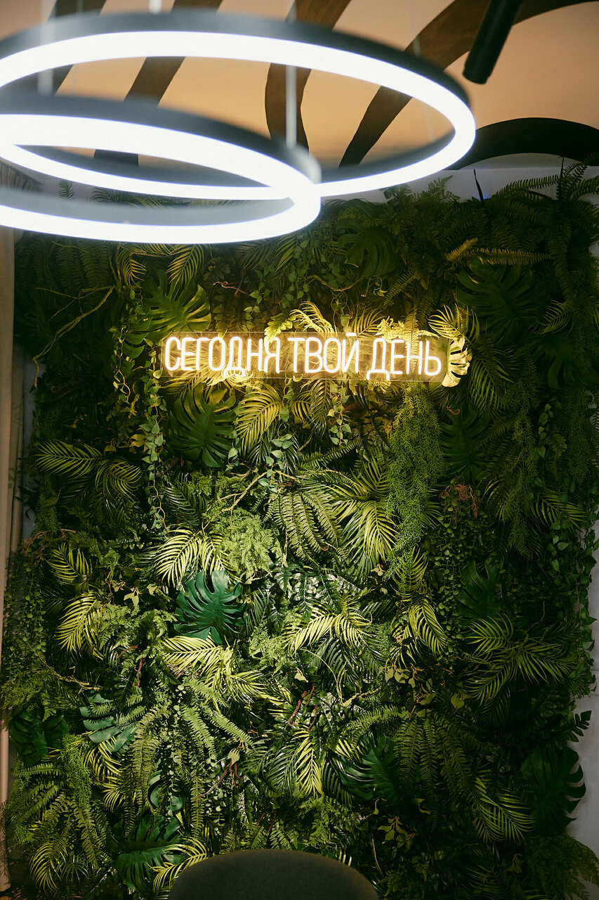 Зал — Пятница