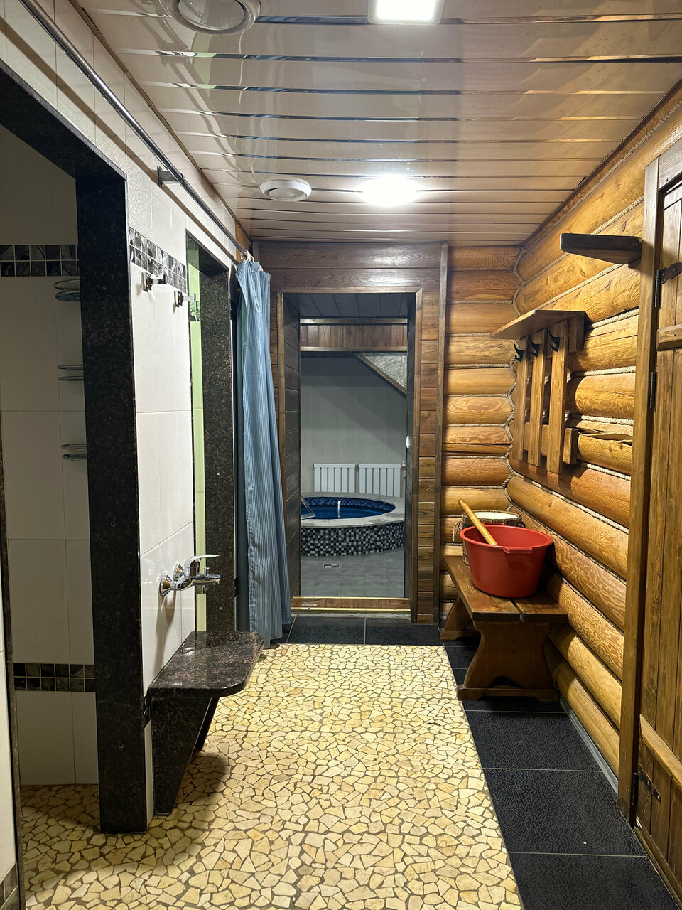 Зал — Chalet_khv