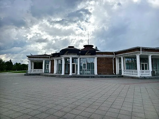 Миллениум, Зал — фото