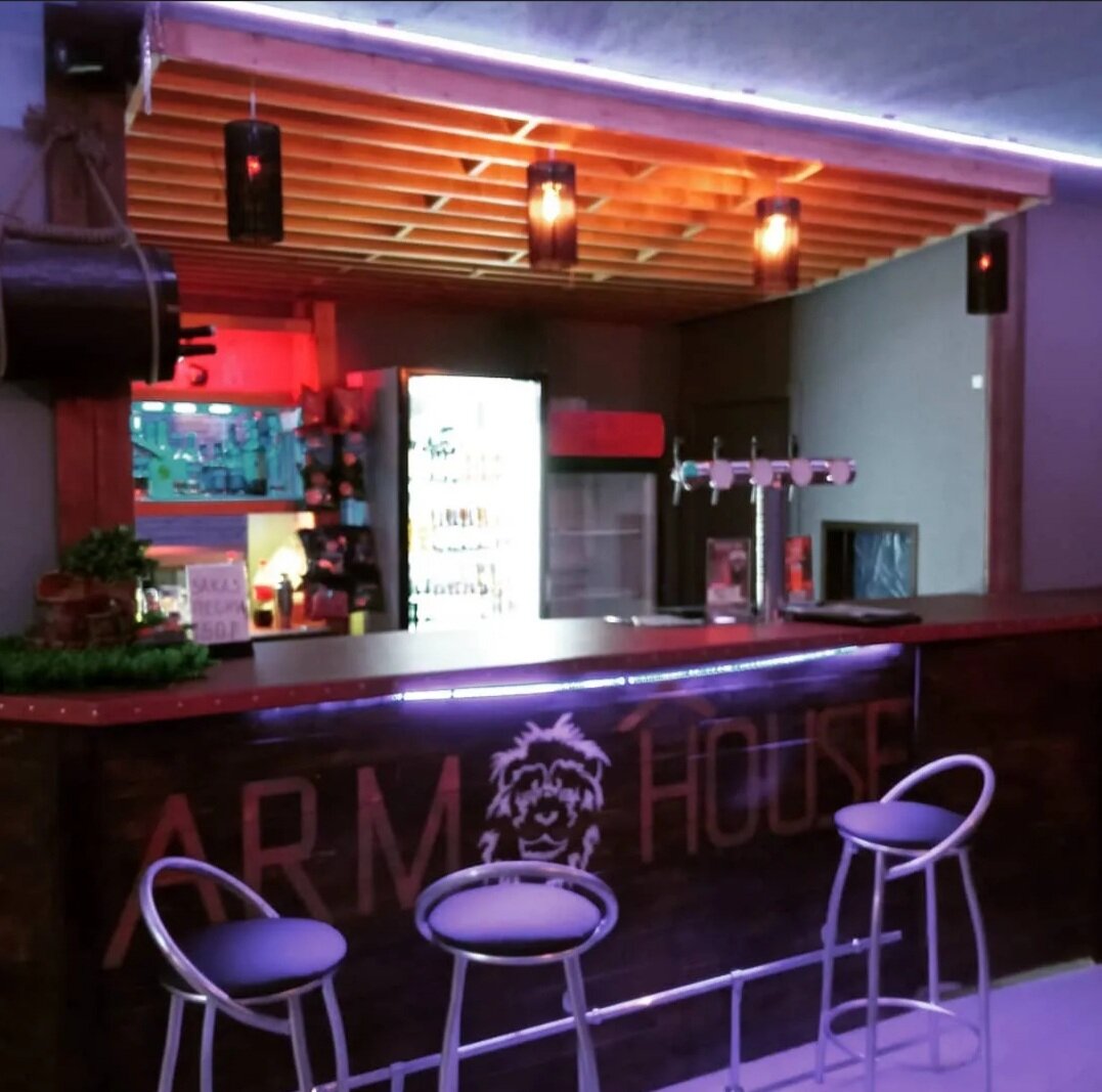 Зал — Arm House