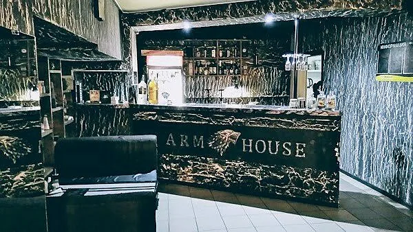 Arm House, Зал — фото