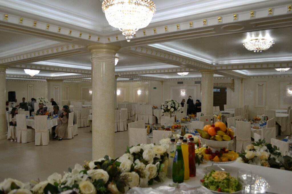 Зал — Валас