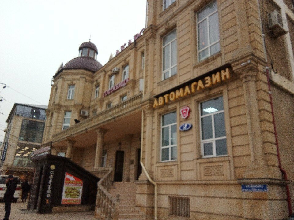 Зал — Акаро