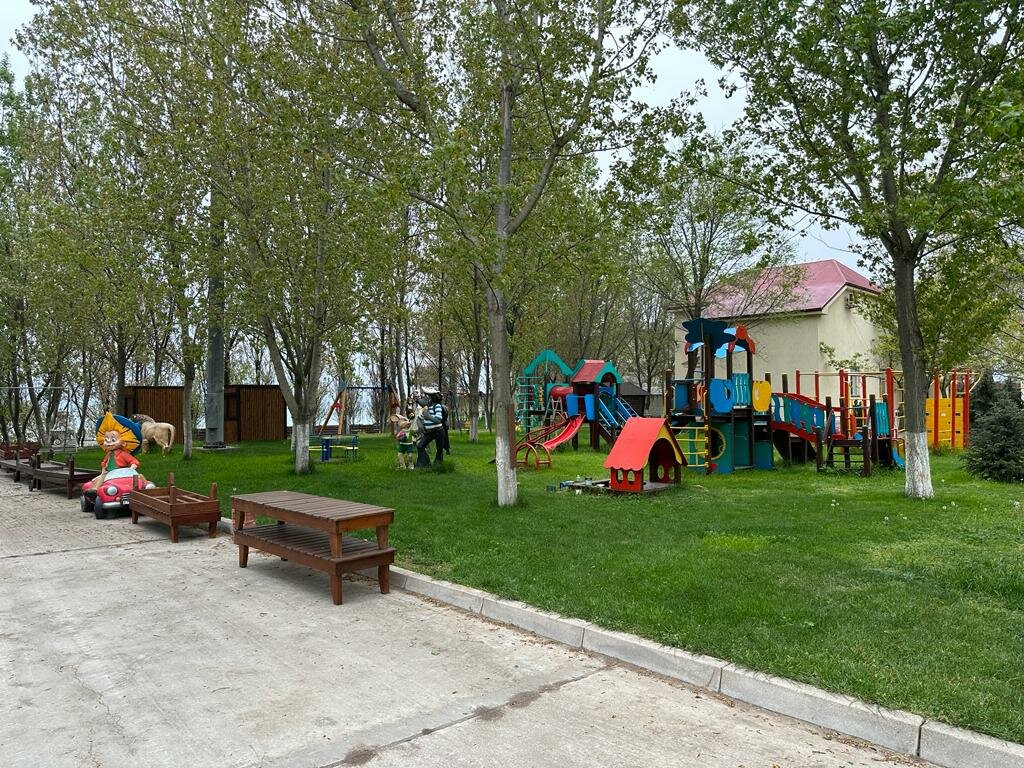 Зал — Корона