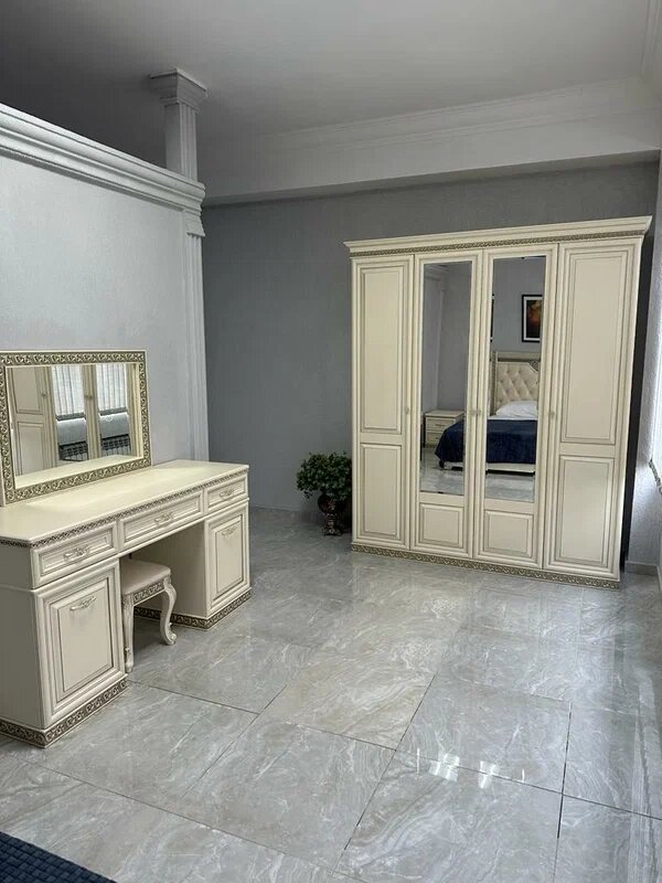 Зал — Корона