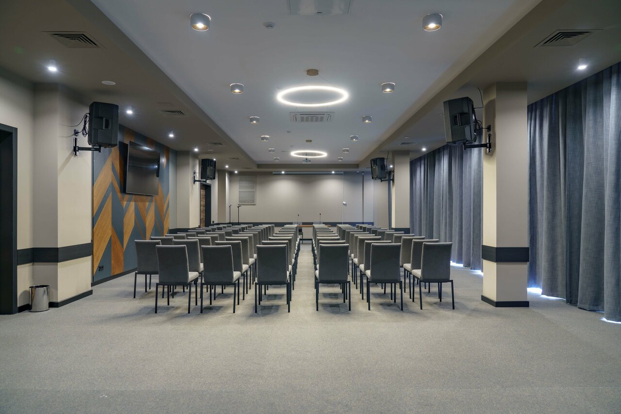 Зал — Конференц-зал Azimut Hotels