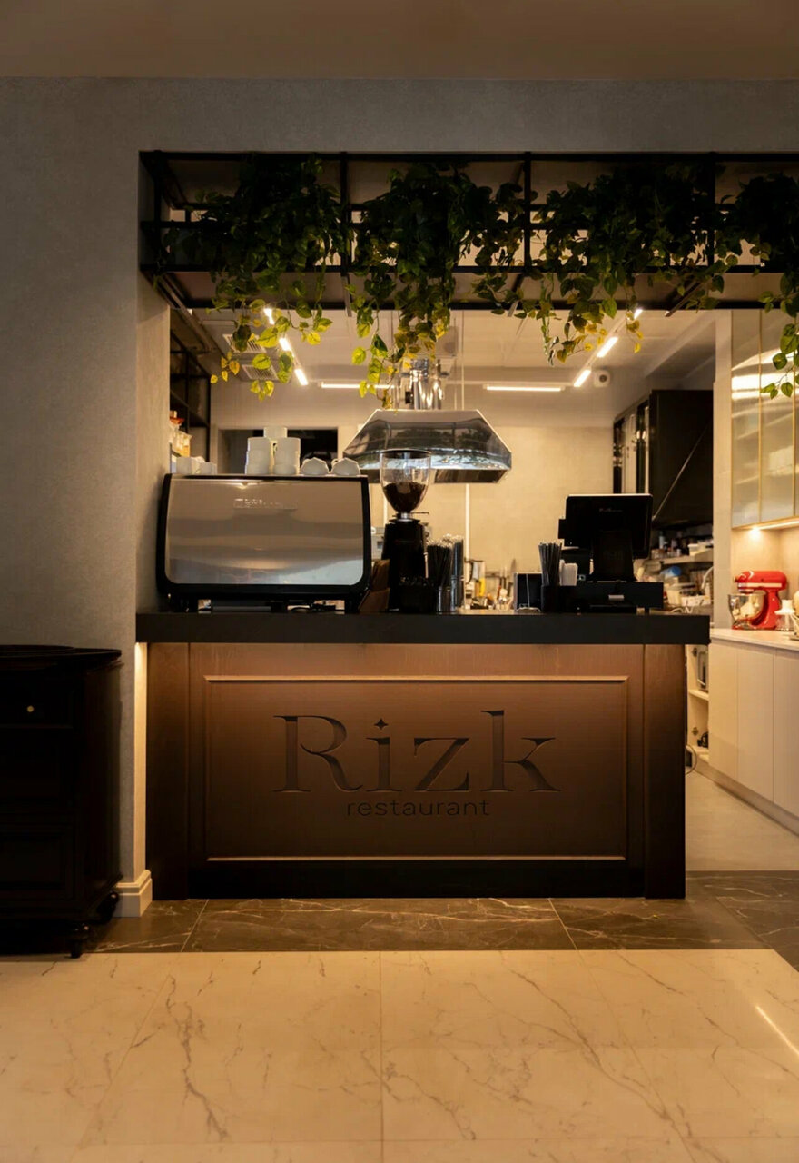Зал — Rizk