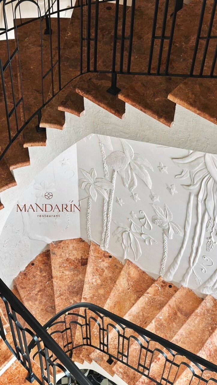 Зал — Mandarín