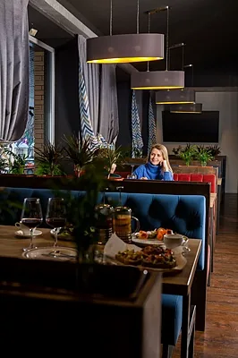 Resto-место Ближе, Зал — фото