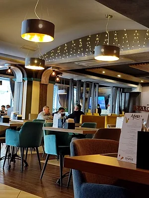 Resto-место Ближе, Зал — фото