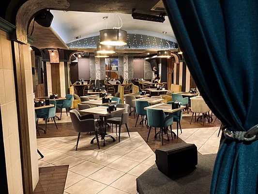 Resto-место Ближе, Зал — фото