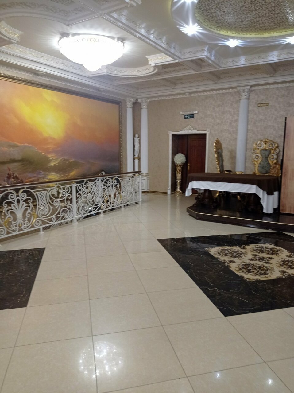 Зал — Роял Палас