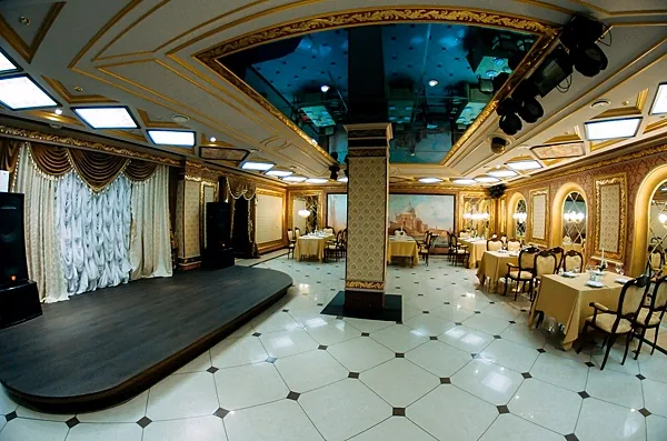 Инфинити, Зал — фото