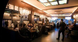 Изюмъ, Зал — фото