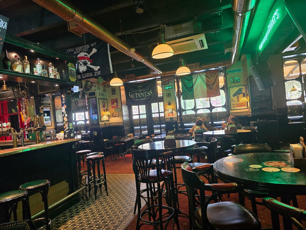 Harat's pub, Зал — фото