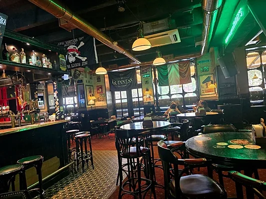 Harat's pub, Зал — фото