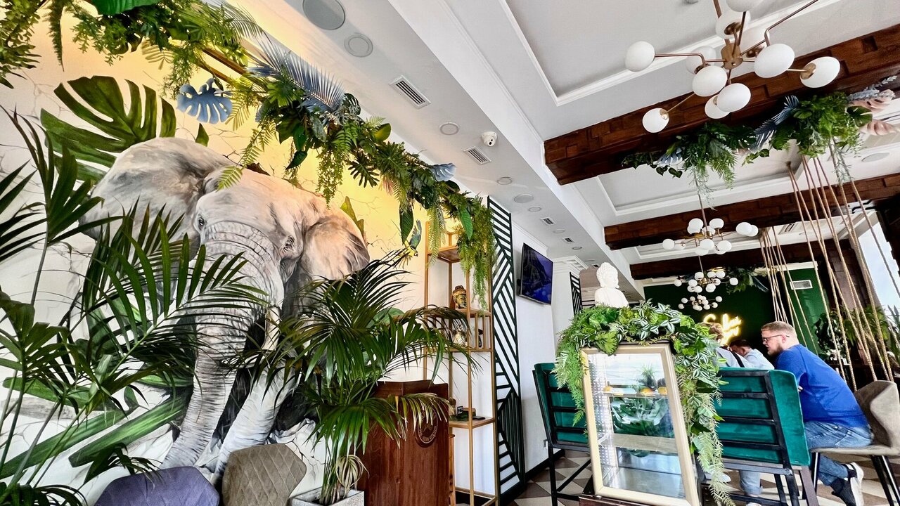 Зал — Sabai Bar