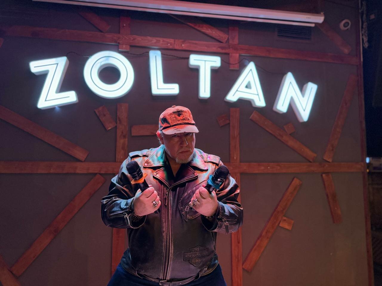 Зал — Zoltan