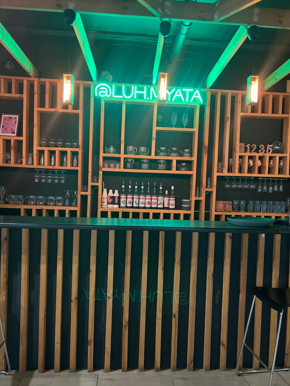 Зал — Мята