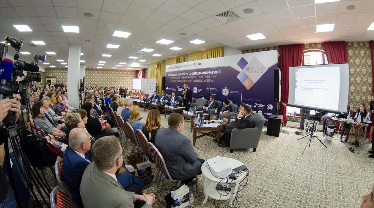 Зал — Старый город